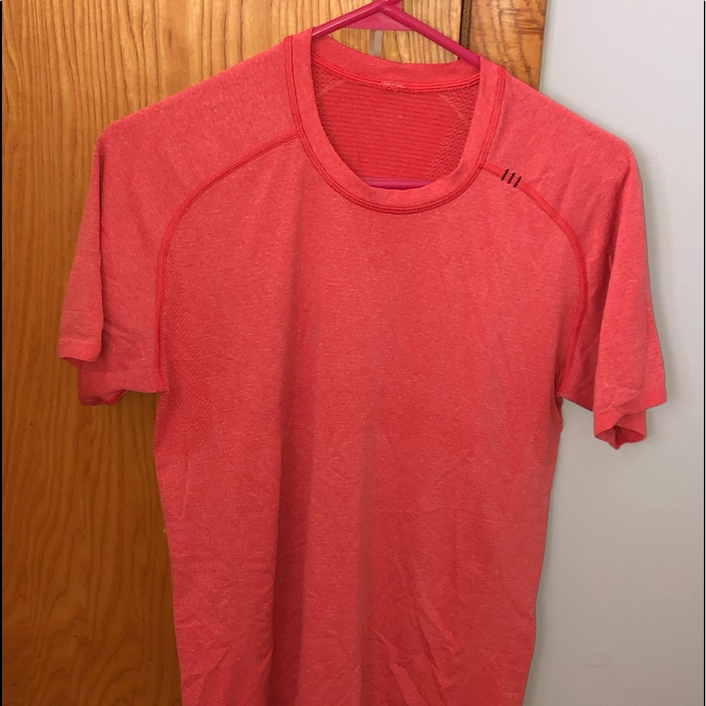 Lululemon men’s metal vent tech short sleeve small
